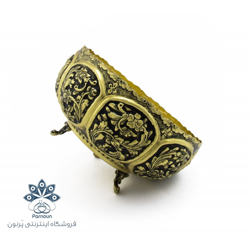 آجیل خوری برنجی با نقش قلمزنی برجسته اصفهان