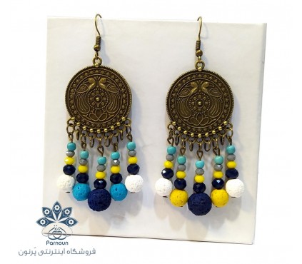 یگانه گوشواره‌ای از سنگ‌های لاوا رنگارنگ