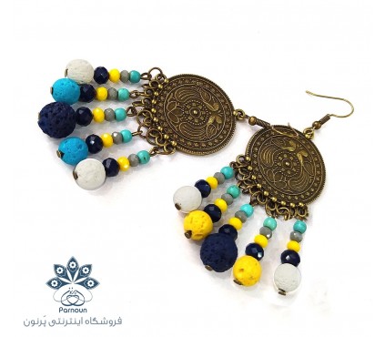 یگانه گوشواره‌ای از سنگ‌های لاوا رنگارنگ