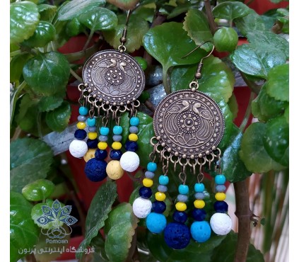 یگانه گوشواره‌ای از سنگ‌های لاوا رنگارنگ