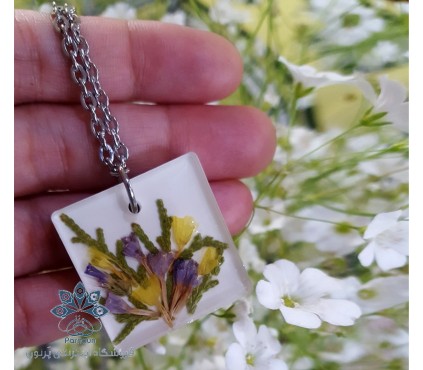 گردنبند رزین و گل طبیعی بهارناز
