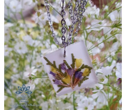 گردنبند رزین و گل طبیعی بهارناز