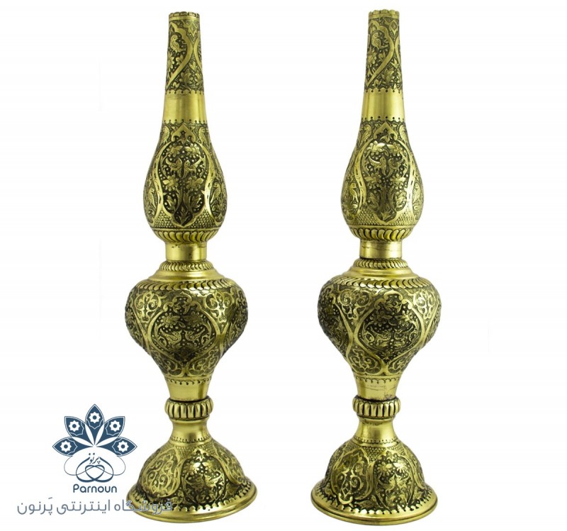 1 جفت چراغ  برنجی 46 سانتی، قلمزنی و سیاه قلم شده با سبک گل و مرغ اصفهان 