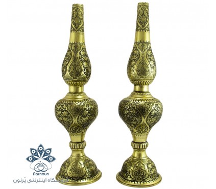 1 جفت چراغ  برنجی 46 سانتی، قلمزنی و سیاه قلم شده با سبک گل و مرغ اصفهان 