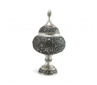 شکلات خوری مسی قلمزنی شده دارای آبکاری نقره و سیاه قلم