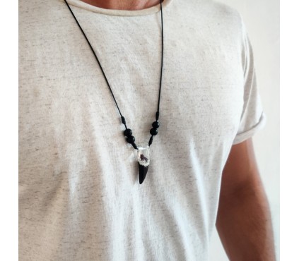 گردنبند شبتاب دندان گرگ 