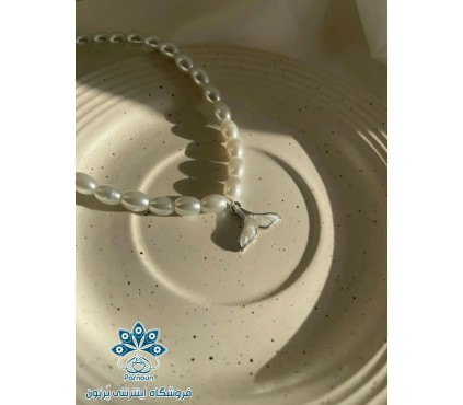 گردنبند مروارید طرح باروک با پلاک دم وال
